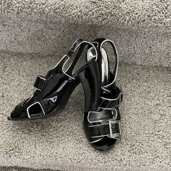 Black Sandals trimmed in Silver - Picture 2 of 6